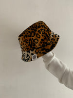 Load image into Gallery viewer, REVERSIBLE LEOPARD PRINT BUCKET HAT
