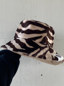 REVERSIBLE ZEBRA PRINT HAT